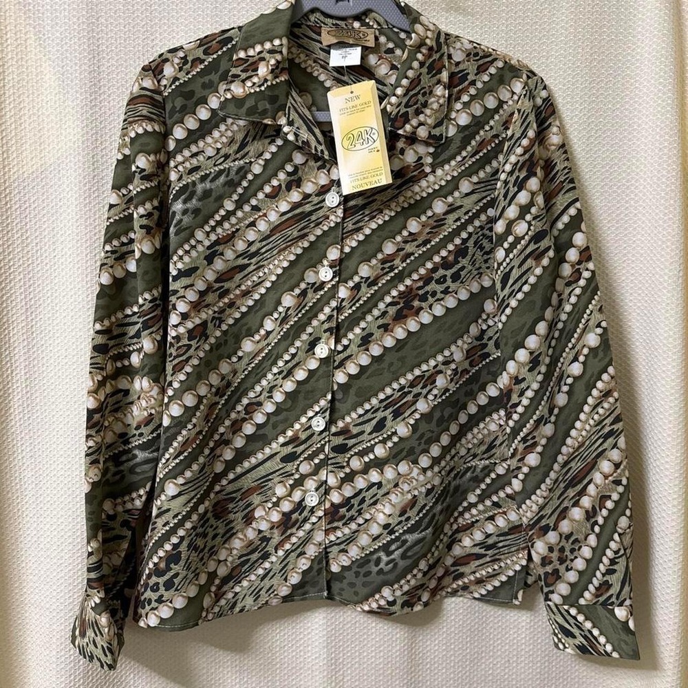 24K Fits Like Gold Khaki Pearl and Animal Print Blouse 8P NWT Made in Canada